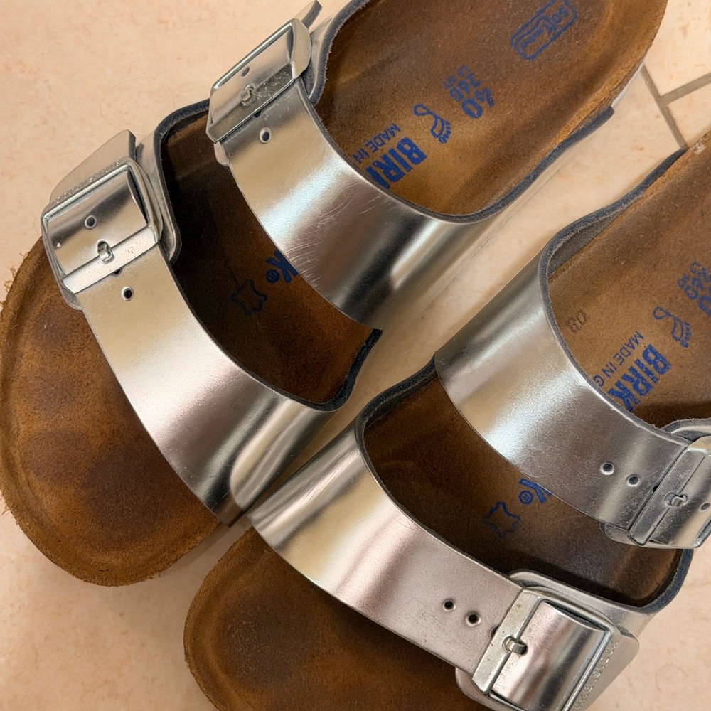 Arizona Soft Footbed birkenstocks in metallic silver size 40 - Picture 6 of 11